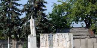 Statuia lui Teodor Diamant de la Boldești-Scăeni