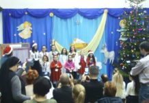 Grupul artistic „Nino Nino” colindând la Școala primară ”Sf. Maria” din Brăila, 19 decembrie 2019