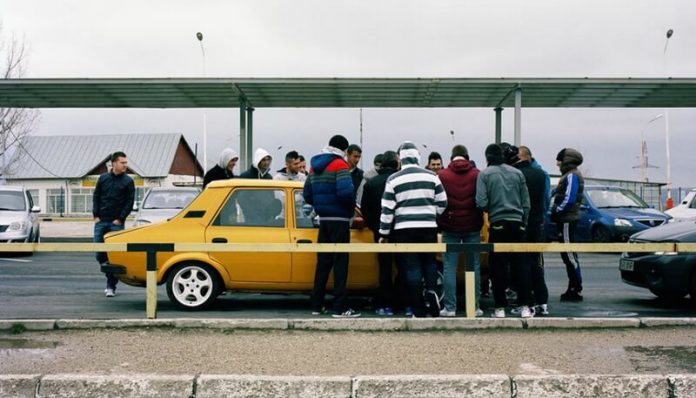 Mioveni orasul uzina expozitie de fotografii la paris