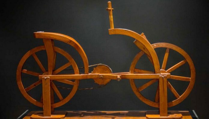 Obiect din expoziția Mașinile lui Leonardo da Vinci”, Palatul Suțu, București