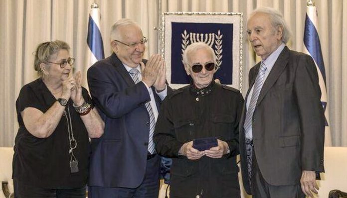 Aznavour in Israel medalie