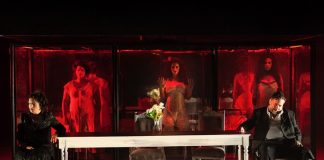 Imagine din spectacolul ”Zeul răzbunării”, Teatrul Cameri din tel Aviv
