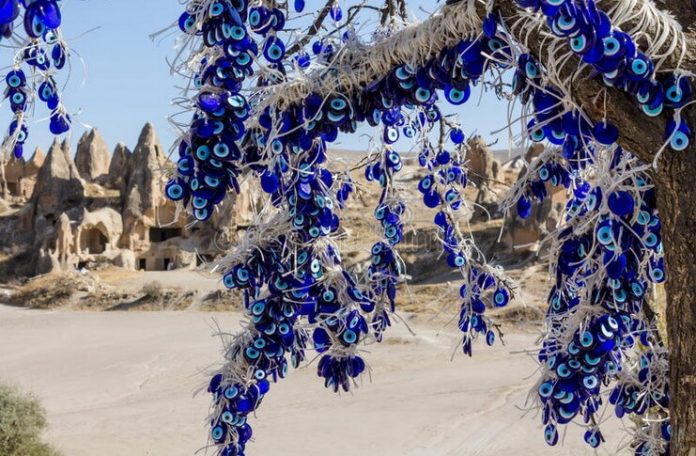 Urfet Șachir Mărgea de deochi tradițională, amuletă din Cappadocia, Marele Bazar din Istanbul Urfet Șachir Mărgea de deochi tradițională, amuletă din Cappadocia, Marele Bazar din Istanbul