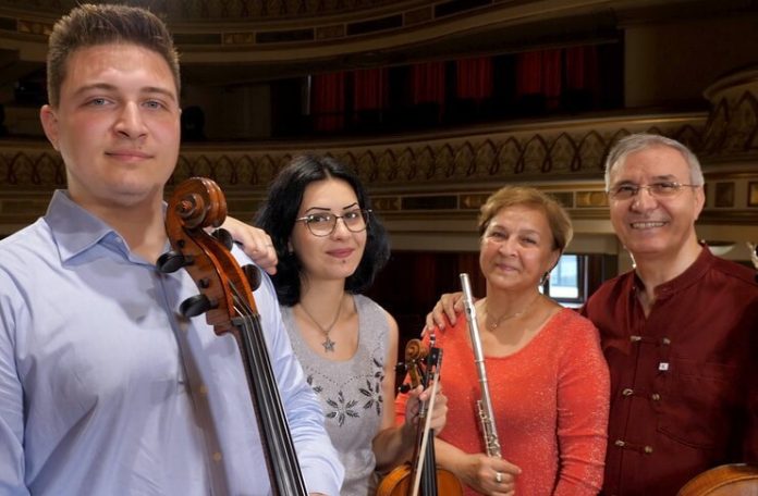 ”Cazacu String Trio” și Constanţa Cazacu (flaut). Foto: Virgil Oprina ”Cazacu String Trio” și Constanţa Cazacu (flaut). Foto: Virgil Oprina