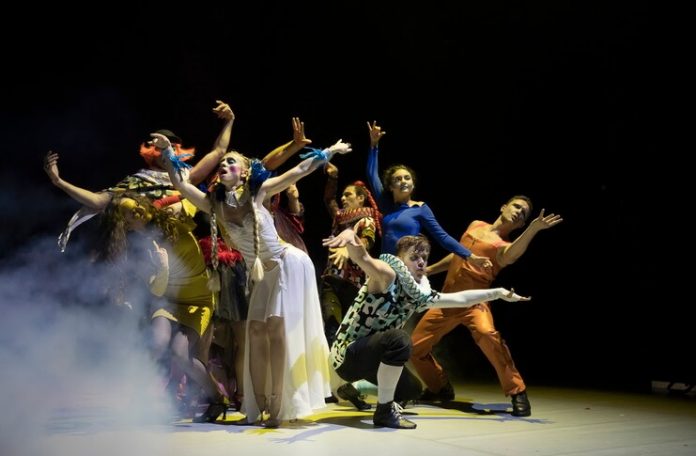 Imagine din spectacolul ”Apa vie”, Teatrul Mic din București