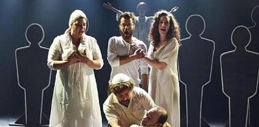 Imagine din spectacolul ”Teamă de incident”