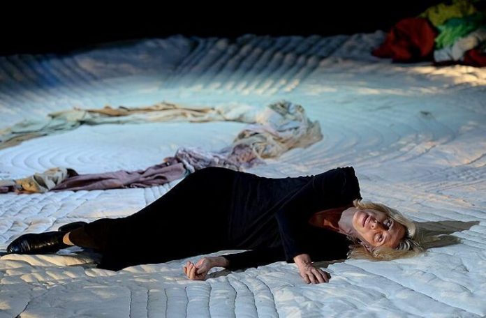 Maria Râbasova in ”Medeea” de Jean Anouilh, Teatrul Vahtangov din Moscova Maria Râbasova in ”Medeea” de Jean Anouilh, Teatrul Vahtangov din Moscova