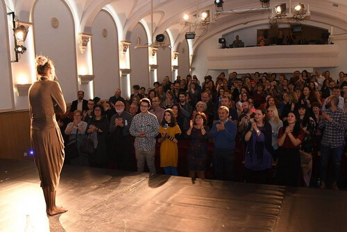 Ilona Brezoianu în ”Fata din Curcubeu”