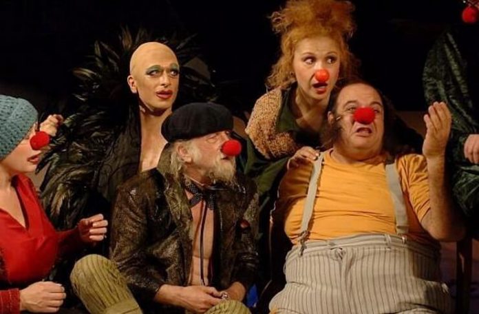 Imagine din spectacolul ”Yakish și Pupce” de Hanoch Levin, Teatrul Cameri din Tel Aviv