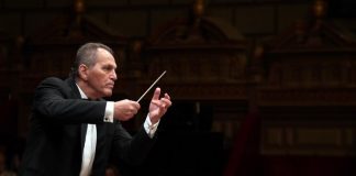 Știri: Cristian Mandeal, dirijor invitat principal la Filarmonica din Brașov Cristian Mandeal. Foto: Virgil Oprina