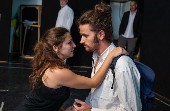 Imagine din spectacolul ”Hanul stafiilor” de Nathan Alterman, Teatrul Khan din Ierusalim