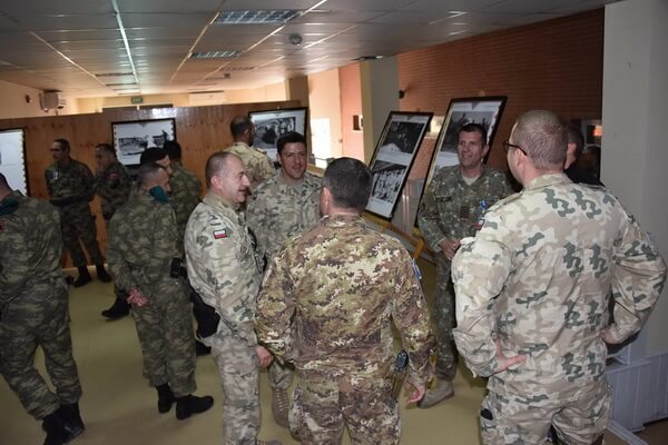 Vernisajul expoziției de fotografie ”Regina Soldat” la Baza militară din Kabul – Afganistan, 1 decembrie 2018