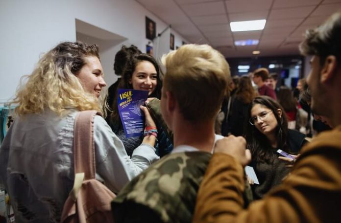 Adolescenti la Teatrul Excelsior