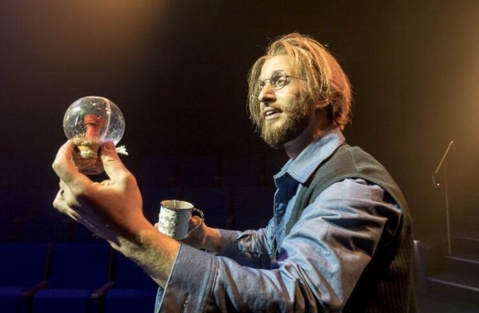 Imagine din spectacolul ”1984”, Teatrul Habima din Tel Aviv