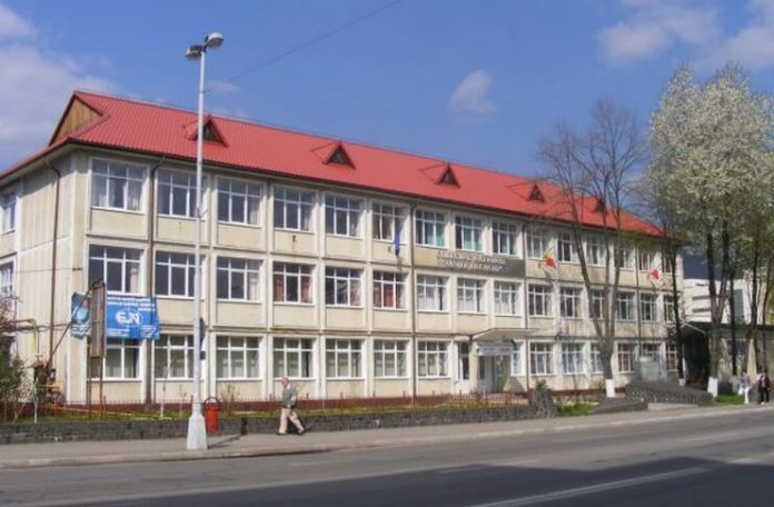 Colegiul Național ”Vasile Lucaciu” Baia Mare Colegiul Național ”Vasile Lucaciu” Baia Mare
