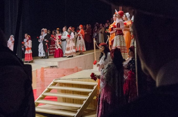 Imagine din spectacolul ”Carmen” de Georges Bizet, Opera Națională București. Fotografie de Sebastian Bucur Imagine din spectacolul ”Carmen” de Georges Bizet, Opera Națională București. Fotografie de Sebastian Bucur