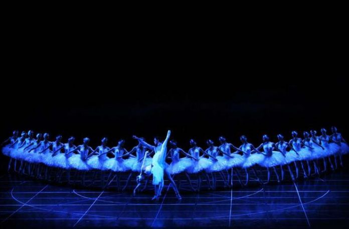 Imagine din spectacolul ”Lacul lebedelor”, Opera Națională București