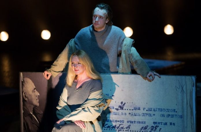 Imagine din spectacolul ”Mandelstam”, Teatrul lui Roman Viktyuk