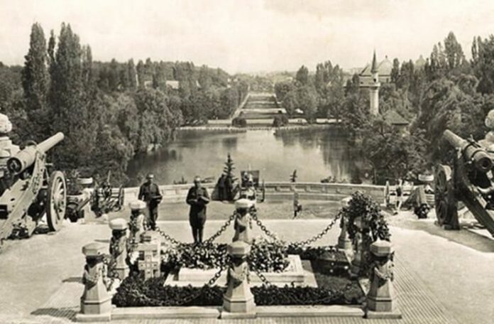 Mormântul Ostașului Necunoscut, Parcul Carol din București