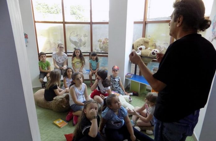 Lică Barbu și grupul artistic ”Nino Nino”, 8 iunie 2019, Biblioteca Județeană ”Panait Istrati” Brăila Lică Barbu și grupul artistic ”Nino Nino”, 8 iunie 2019, Biblioteca Județeană ”Panait Istrati” Brăila