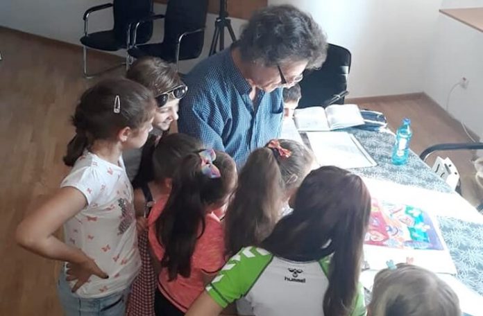 Lică Barbu și grupul artistic ”Nino Nino”, Biblioteca Județeană ”Panait Istrati” Brăila, 5 iulie 2019 Lică Barbu și grupul artistic ”Nino Nino”, Biblioteca Județeană ”Panait Istrati” Brăila, 5 iulie 2019