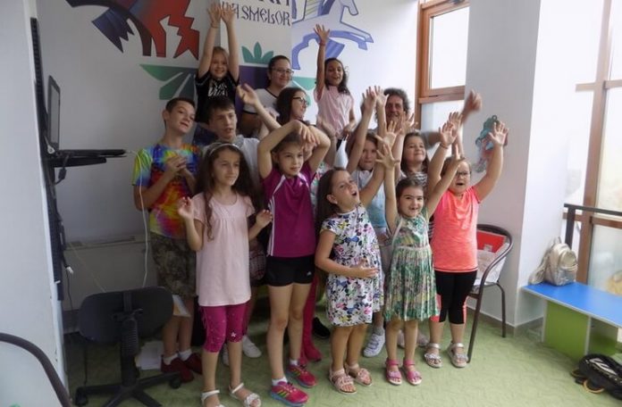 Lică Barbu și grupul artistic ”Nino Nino”, Biblioteca Județeană ”Panait Istrati”, Brăila Lică Barbu și grupul artistic ”Nino Nino”, Biblioteca Județeană ”Panait Istrati”, Brăila