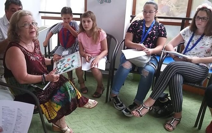 Tudorița Tarniță și grupul artistic ”Nino Nino”, Biblioteca Județeană ”Panait Istrati”, Brăila, 1 august 2019 Tudorița Tarniță și grupul artistic ”Nino Nino”, Biblioteca Județeană ”Panait Istrati”, Brăila, 1 august 2019