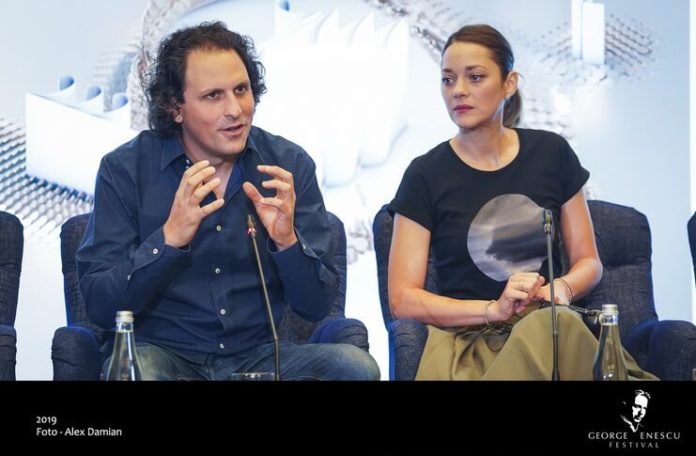 Alexandre Bloch și Marion Cotillard la conferința de presă, 18 septembrie 2019, București