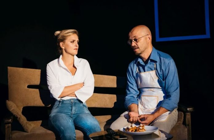 Anca Pascu și Cosmin Crețu în ”N/O Iubesc”, Teatrul ”Tudor Vianu” din Giurgiu