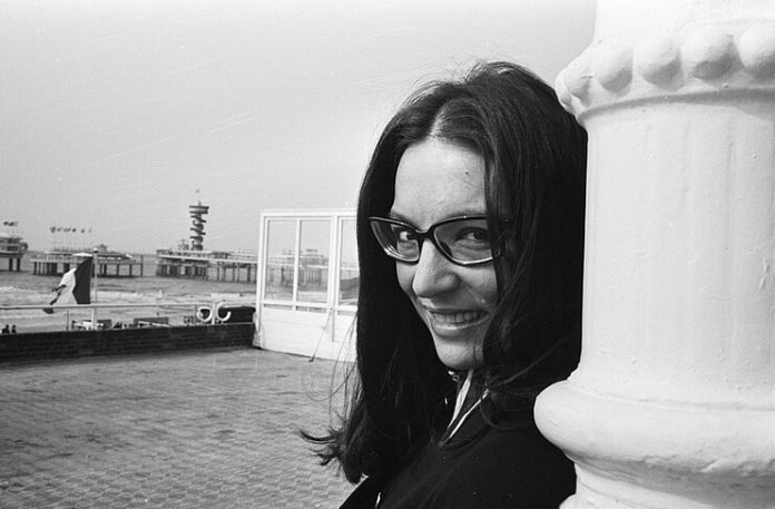 Nana Mouskouri. Sursa: Wikimedia Commons Nana Mouskouri. Sursa: Wikimedia Commons