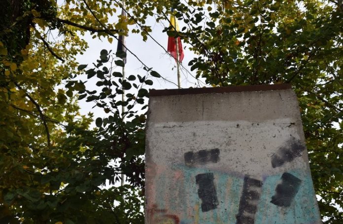 Bucată din zidul Berlinului. Sursa foto: Academia Română