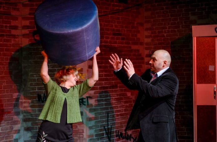 ”Despărțitorul” de Ion Sapdaru,Teatrul Național din Iași. Fotografie de Odin Moise
