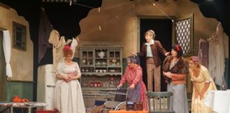 Ada Navrot, Cristina Casian, Daniela Minoiu, Anca Băjenaru, Ioana Abur, Alexandru Mike Gheorghiu în spectacolul ”Cumetrele”. Foto: Mihaela Subțirică. Sursa: Teatrul ”Nottara”