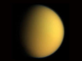 Satelitul Titan în culori naturale. Sursa foto NASA