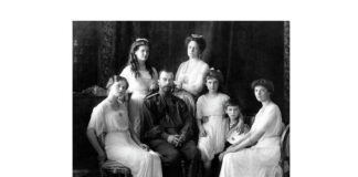 Ultimul ţar al Rusiei, Nikolai al II-lea Familia imperială a Rusiei: Olga, Maria, Nikolai II, Alexandra Fiodorovna, Anastasia, Alexei, Tatiana, Crimeea, 1913