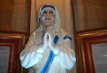 Cu ocazia Zilei Mondiale a Misiunilor, Papa Ioan Paul al II-lea a beatificat-o pe Maica Tereza (19 octombrie 2003) Maica Tereza