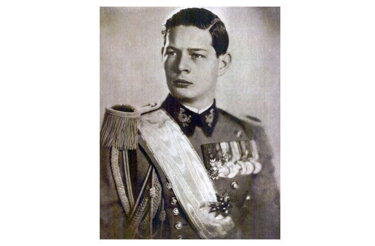 Mihai I de Hohenzollern-Sigmaringen, rege al României în perioadele 1927–1930 (sub regenţă) şi 1940–1947 Marele Voievod Mihai în 1938