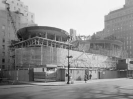 Muzeul Guggenheim din New York, în construcție, 1957