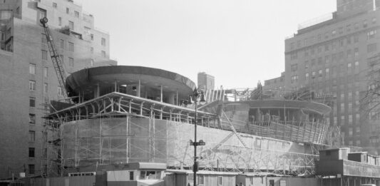 Deschiderea Muzeului Solomon Guggenheim (Muzeul de Artă Modernă) din New York (21 octombrie 1959) Muzeul Guggenheim din New York, în construcție, 1957