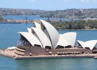 Inaugurarea oficială a Operei din Sydney, Australia (20 octombrie 1973) Opera din Sydney