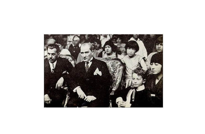 Atatürk la sărbătorile din 23 aprilie 1929, Ankara. Sursa foto: Wikipedia