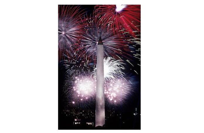 Focuri de artificii lângă monumentul lui Washington