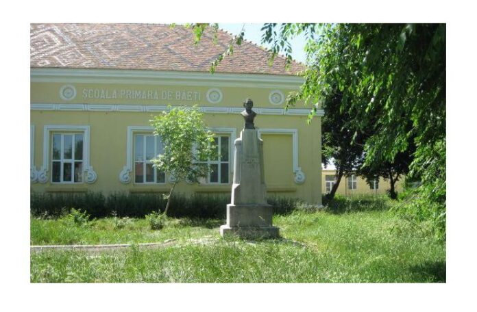 Statuia lui Nedelcu Chercea aflată în curtea Şcolii Gimnaziale„ Nedelcu Chercea”, Brăila