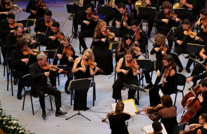 Orchestra (fără dirijor) „Les Dissonances”, Sala Palatului, 16 septembrie 2021. Foto Andrada Pavel. Sursa Festivalul „Enescu” Orchestra (fără dirijor) „Les Dissonances”, Sala Palatului, 16 septembrie 2021. Foto Andrada Pavel. Sursa Festivalul „Enescu”