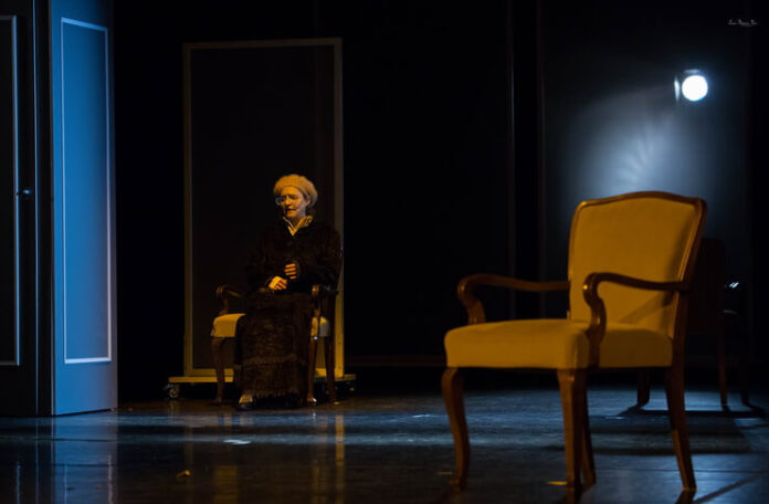 Katia Pascariu în spectacolul „Cartea lui Ruth”. Foto: Oana Monica Nae