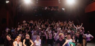 Număr record de adolescenți pe scena Teatrului Excelsior din București Foto © Vlad Catană. Sursa: Teatrul Excelsior