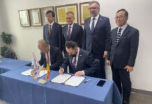 Daniel Jinga și Jeong Gap-Kyun, Director, Daegu Opera House, la semnarea protocolului de colaborare România – Coreea de Sud