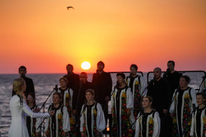 Recital la rasarit_Corul Madrigal dirijat de Anna Ungureanu (1)
