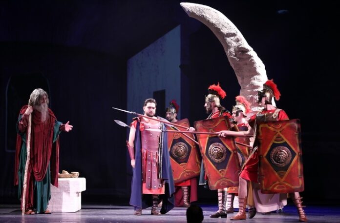 Imagine din spectacolul „Andrei”. Sursa Teatrul „Gulliver” (1) Imagine din spectacolul „Andrei”. Sursa Teatrul „Gulliver” (1)