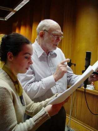 Mircea Albulescu (Danton) și Delia Nartea (Louise Gély) la înregistrarea recitalului ”Contraste”, Studioul „Mihai Zirra” al Radiodifuziunii, 19 aprilie 2006. Foto: Marius Macsențian. © SRR